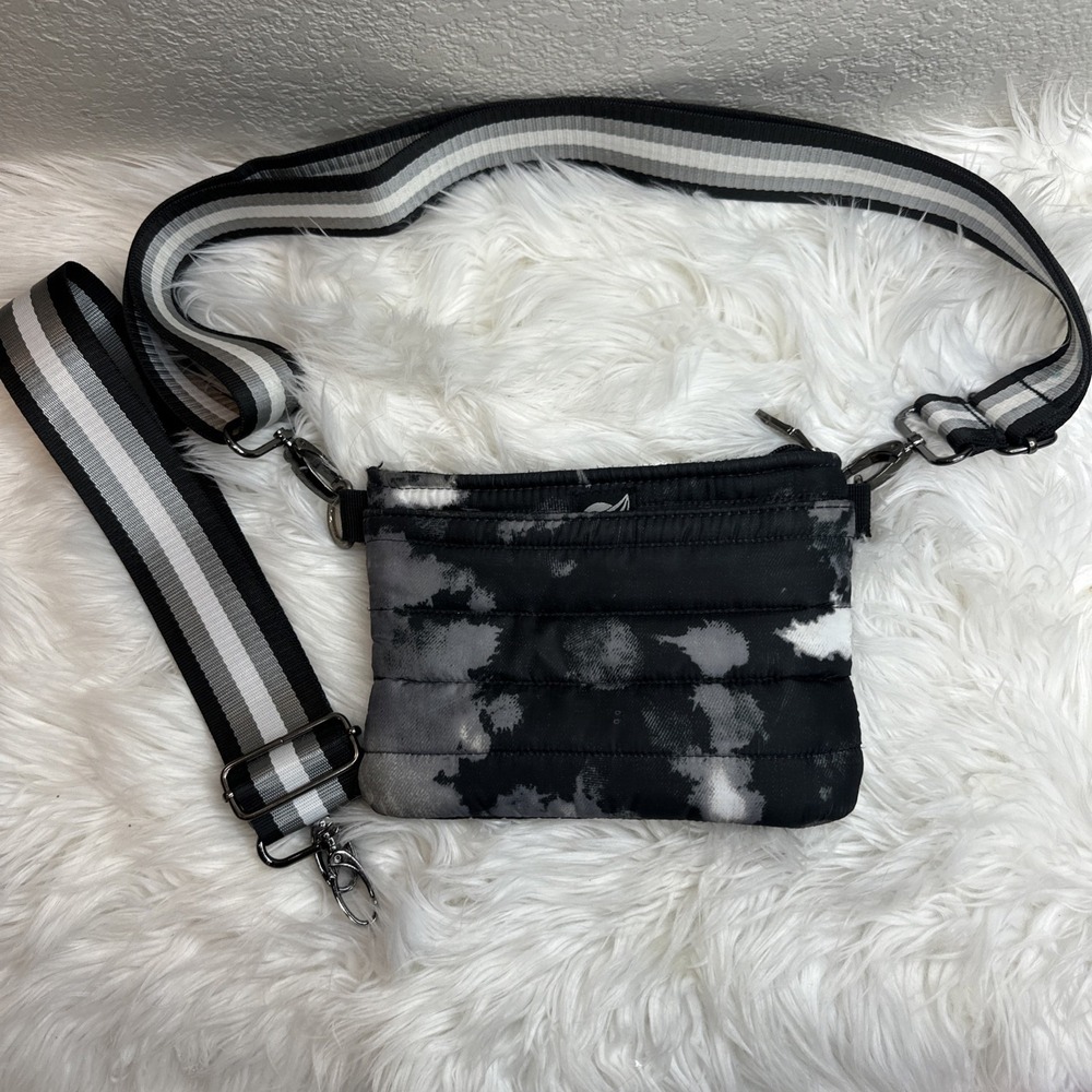 $27 🌙 think‎ royln space tie dye puff bag black and white Cross Body